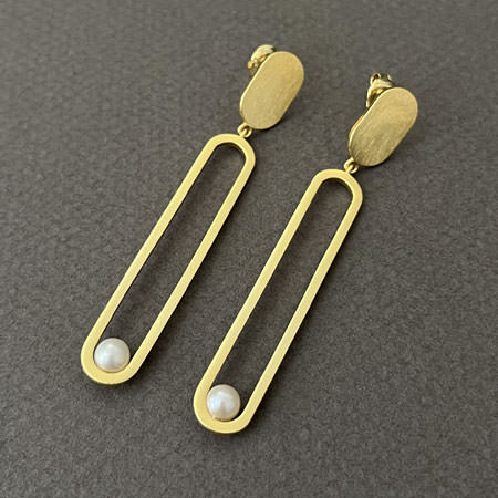 Elegant long pearl earrings