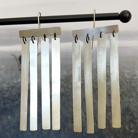 Dangle earrings in silver